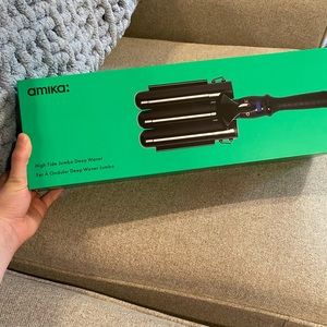 NWOT Amika High Tide Jumbo Deep Waver